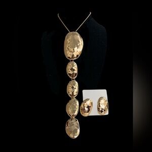 Elegant Gold Necklace and Earring Set